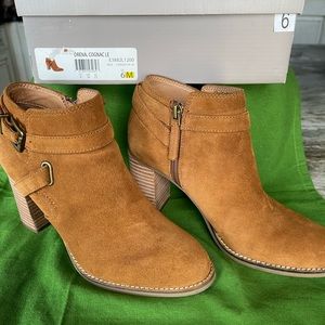 LIKE BRAND NEW !!  FRANCO SARTO ANKLE BOOTS . ONLY WORE ONCE !